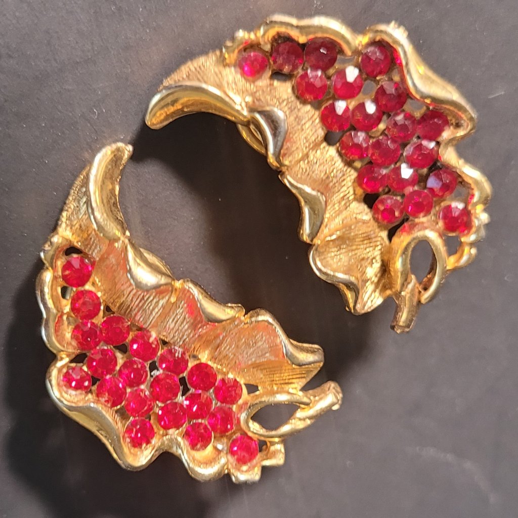 Bsk Morning Glory Ruby Red Rhinestones Leaf Clip Earrings Gold Tone 25$